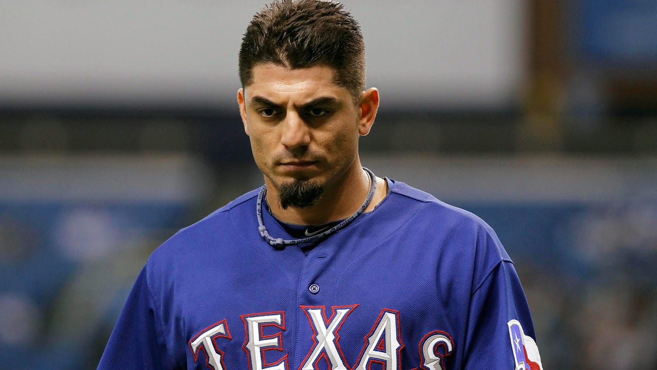 Brewers officially sign Matt Garza to four-year contract